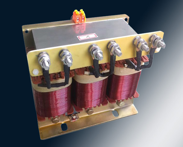 TKSG/TKDG濾波電抗器通過的是交流電流，它與濾波電容器串聯(lián)使用，組成諧振電路，使其在規(guī)定的頻率點(diǎn)上諧振，濾指定的高次諧波；同時(shí)還可實(shí)玖電力系統(tǒng)的無功補(bǔ)償和…