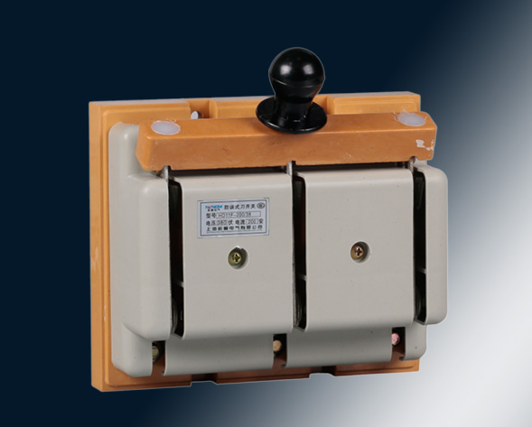 HD系列單投刀開關(guān)、HS系列雙投刀開關(guān)適用于交流50Hz、額定電壓400V、直流220V，額定電流至1500A的成套配電裝置中，用作手動(dòng)不頻繁接通與分?jǐn)嘟恢绷麟姟?>
											HD、HS開啟式刀開關(guān)</a>
										</div>
										 
										<div   id=